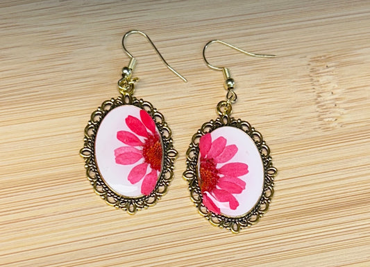 Pressed Red Daisy Earrings – Vintage-Inspired Bubble Frames