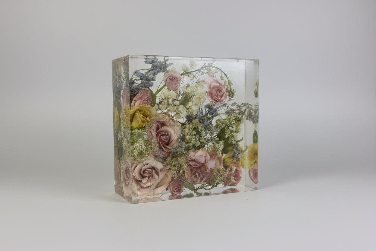 8x8 Resin Block pink white Flowers inside