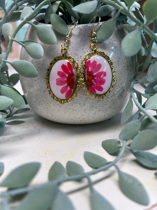 Pressed Red Daisy Earrings – Vintage-Inspired Bubble Frames