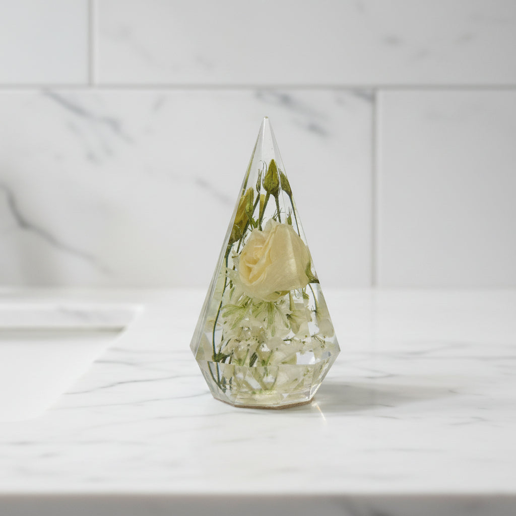 Resin Ring holder with white flowers inside